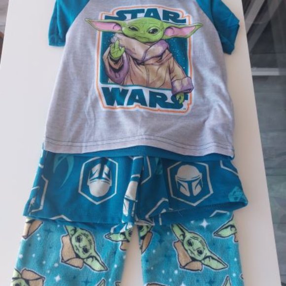 Disney's Star Wars Mandalorian Short Sleeve 3 Piece Pajama Set - Picture 4 of 8